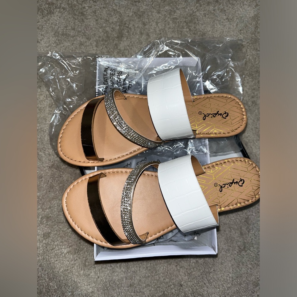 Qupid NEW Bling Low Platform Flat Metallic Crocodile 3 Banded Sandals Size 7